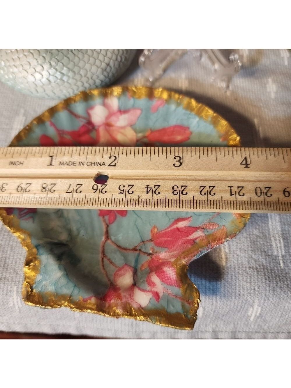 DECOUPAGE FLOWERS ON A SCALLOPED SHELL - Picture 3 of 3